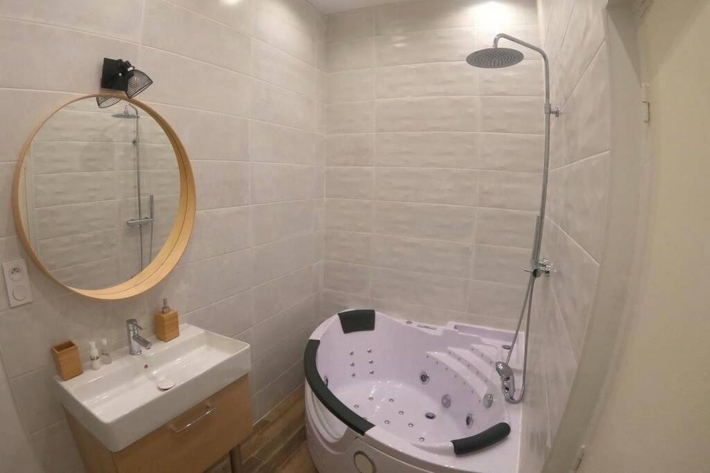 L'Escapade De Lyon, Charpennes, Jacuzzi Et Emplacement Ideal Apartment วีเลอร์บาน ภายนอก รูปภาพ